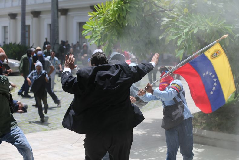 AMS-GEN_VENEZUELA-CRISIS_POLITICA-2.jpg