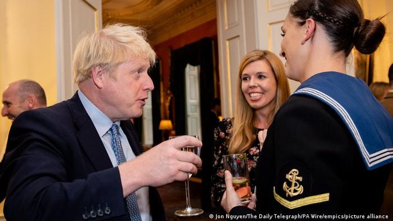Reino Unido: Boris Johnson, de parranda durante la pandemia