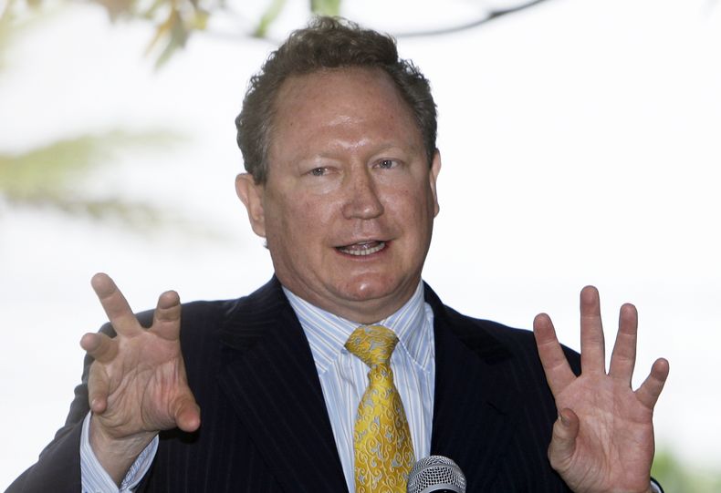 El multimillonario australiano Andrew Forrest habla en Sydney en una imagen del 30 de octubre de 2008. El magnate minero prometipo el 15 de octubre de 2013 donar  65 millones de d&oacute;lares australianos a la educacion universitaria en su estado natal d