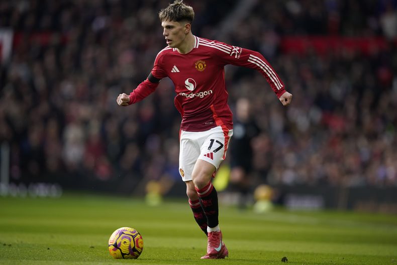 El delantero argentino Alejandro Garnacho del Manchester United durante el partido contra Crystal Palace en la Liga Premier, el domingo 2 de febrero de 2025. (AP Foto/Dave Thompson)