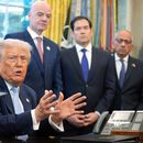 ARCHIVO - El presidente de Estados Unidos, Donald Trump, responde a preguntas de reporteros durante una reunión con un equipo de trabajo de la Casa Blanca para el Mundial 2026 de la FIFA, en la Oficina Oval de la Casa Blanca, Wahsington, el 17 de noviembre de 2025. De izquierda a derecha, el presidente de la FIFA, Gianni Infantino; el secretario de Estado de Estados Unidos, Marco Rubio, y el asesor de la FIFA Carlos Cordeiro escuchan a Trump. (AP Foto/Evan Vucci, archivo)