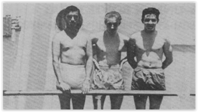 Raúl Castro (d) con Nikolai Leonov (c) en 1953.