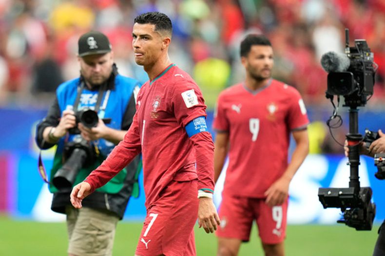 El portugués Cristiano Ronaldo sale del campo después de finalizar el partido entre Portugal y Congo por el Grupo K del Mundial, el miércoles 17 de junio de 2026, en Houston. (AP Foto/Karen Warren)
