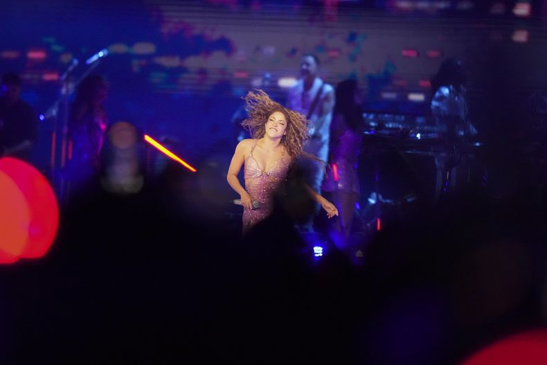 Shakira se presenta durante su gira mundial Las Mujeres Ya No Lloran en la Ciudad de México, el miércoles 19 de marzo de 2025. (Foto AP/Eduardo Verdugo)