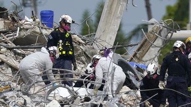 tormenta amenaza rescate en edificio derruido en surfside
