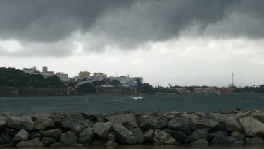 la onda tropical se aleja de la isla