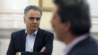 grecia reabre bancos pero mantiene restricciones