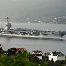 ARCHIVO - El portaaviones estadounidense USS Gerald R. Ford, entrando en el fiordo de Oslo, en Drobak, Noruega, el 12 de septiembre de 2025. (Lise Aaserud/NTB Scanpix vía AP, Archivo)