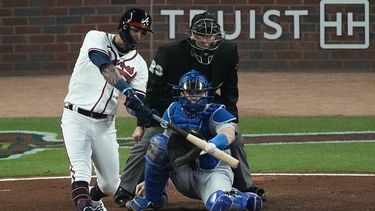 Bravos pactan por dos años con Eddie Rosario
