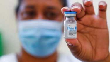 medicos y especialistas cuestionan anuncio del regimen cubano sobre supuesta eficacia de abdala