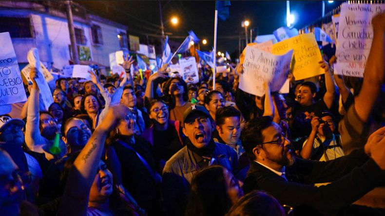 las-protestas-en-guatemala-por-el-escandalo-electoral-marcan-la-ruta-hacia-el-balotaje-presidencial-9025.jpg