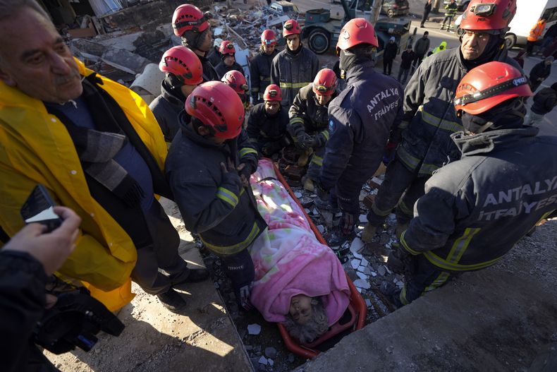 EUR-GEN TURQUÍA-SISMO-SOBREVIVIENTES