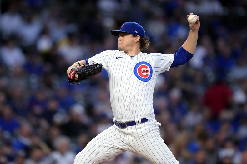 Justin Steele, abridor de los Cachorros de Chicago, hace un lanzamiento en el duelo del martes 29 de agosto de 2023, ante los Cerveceros de Milwaukee (AP Foto/Charles Rex Arbogast)