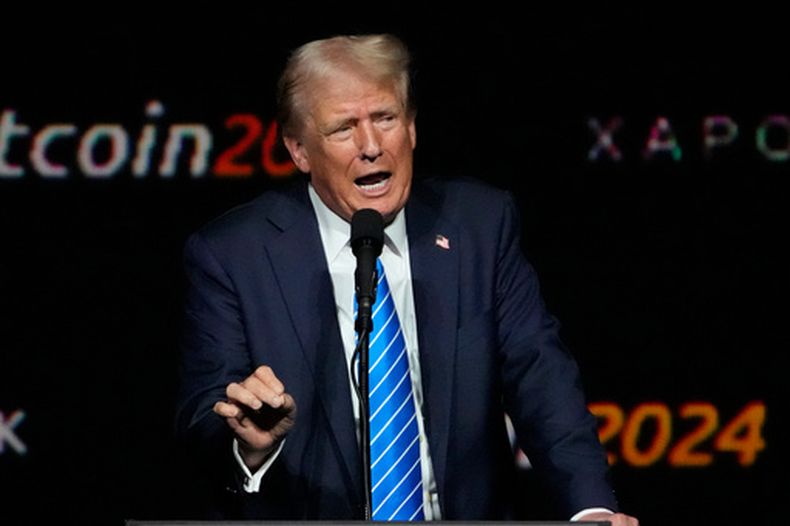 ARCHIVO - El entonces candidato republicano a la presidencia de Estados Unidos, Donald Trump, habla en la Conferencia Bitcoin el 27 de julio de 2024 en Nashville, Tennessee. (AP Foto/Mark Humphrey, Archivo)