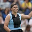 La letona Jelena Ostapenko celebra tras vencer a la polaca Magdalena Frech en los cuartos de final del Abierto de Birmingham el viernes 23 de junio del 2023. (Jacob King/PA via AP)