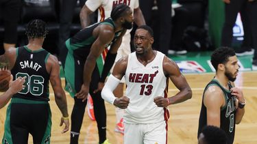 butler brilla con 47 puntos; heat revive ante celtics