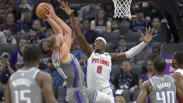 Kings extienden su racha a seis victorias, vencen a Pistons