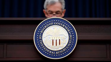 La Fed busca simplificar restricciones bancarias