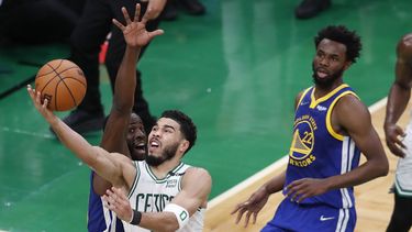 Tras gran repunte, Tatum y Celtics se quedan cortos