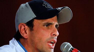 americateve | ?Ellos celebran con champaña el ingreso de Venezuela al Consejo de Seguridad de las ONU, mientras en el país caen a diario 50 Robert Serra. Un gobierno que no es capaz de brindar seguridad a su pueblo pretende dársela al mundo. Es una contradicción. Ese i