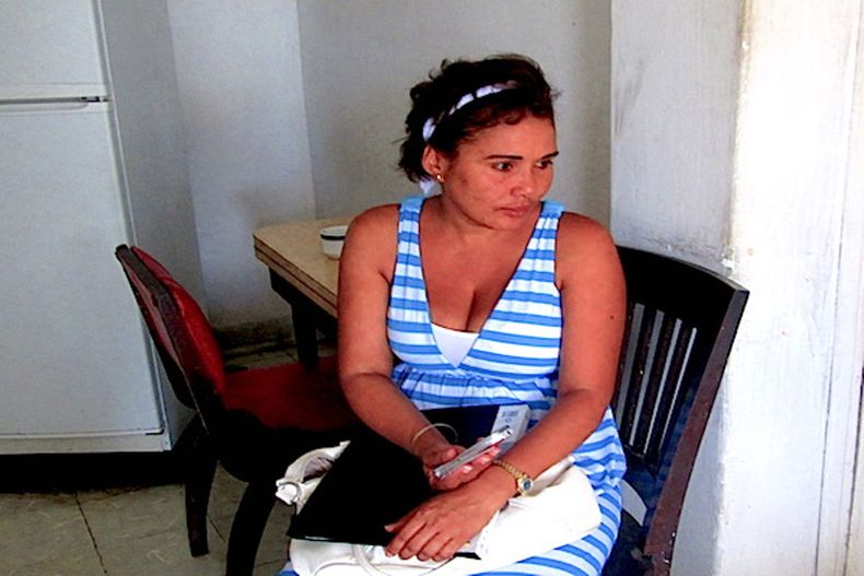 A Rosa Magdalena Avilés Carballo no le dan trabajo desde que denunció por corrupción a una oficial del Ministerio de Interior.