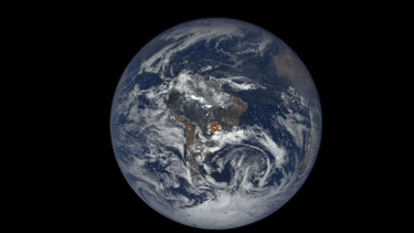 ¿que son los extranos destellos de luz que se observan en la tierra desde el espacio?