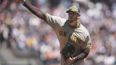 Padres hilvanan 3 triunfos, superan a Gigantes
