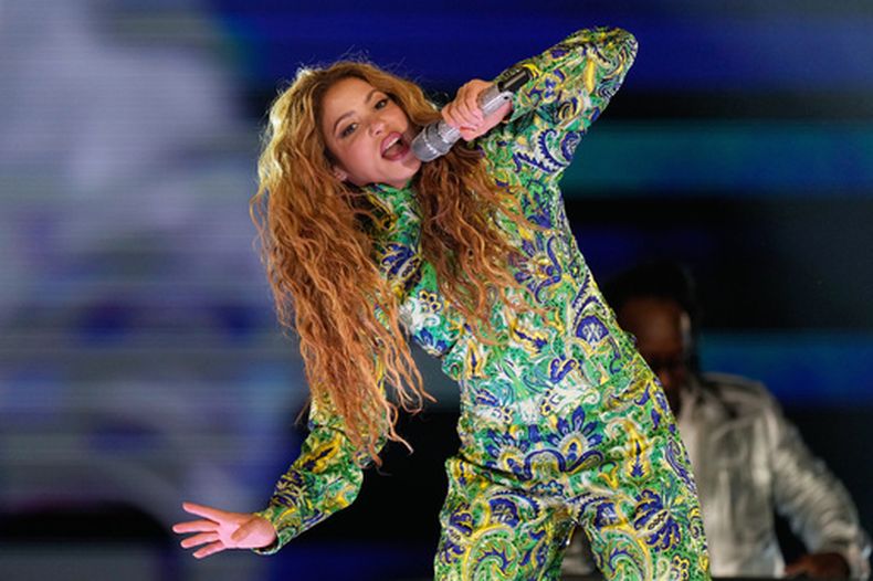 La estrella del pop colombiana Shakira actúa durante su concierto gratuito en la playa de Copacabana en Río de Janeiro, el sábado 2 de mayo de 2026. (Foto AP/Silvia Izquierdo)