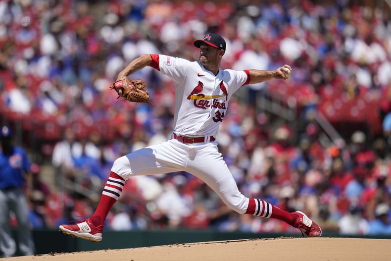 Steven Matz de los Cardenales de San Luis lanza contra los Cachorros de Chicago, el domingo 30 de julio de 2023, en San Luis. (AP Foto/Jeff Roberson)
