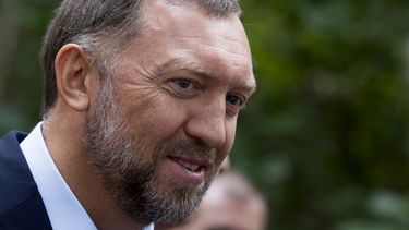 Juez desestima demanda de magnate ruso contra la AP