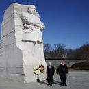 Trump conmemora día de Luther King con visita a monumento
