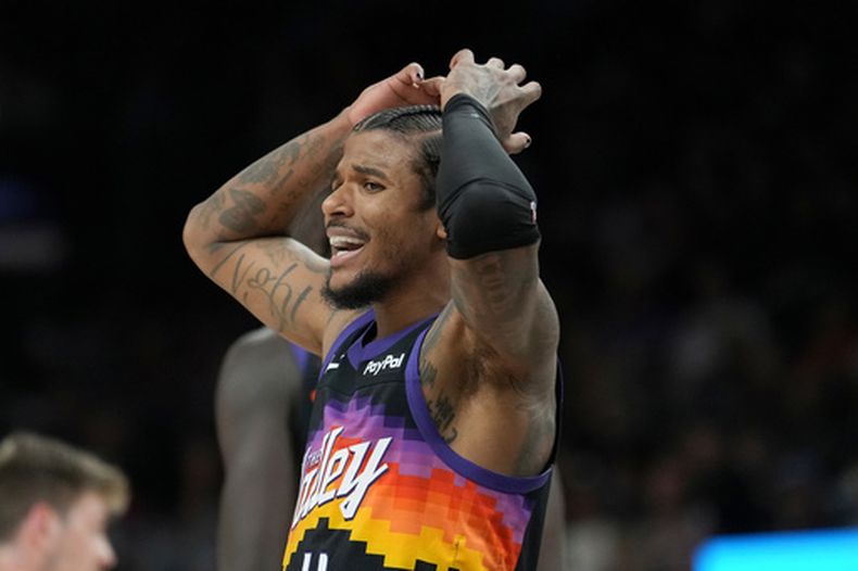 Jalen Green, base de los Suns de Phoenix, reacciona durante el partido ante el Jazz de Utah, el sábado 28 de marzo de 2026 (AP Foto/Ross D. Franklin)