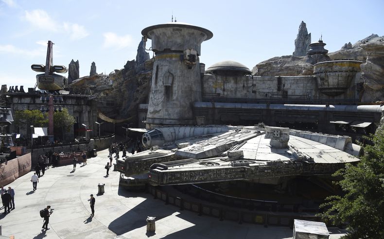 ESP-GEN_DISNEYLAND-STAR_WARS-GALAXY’S_EDGE-1.jpg