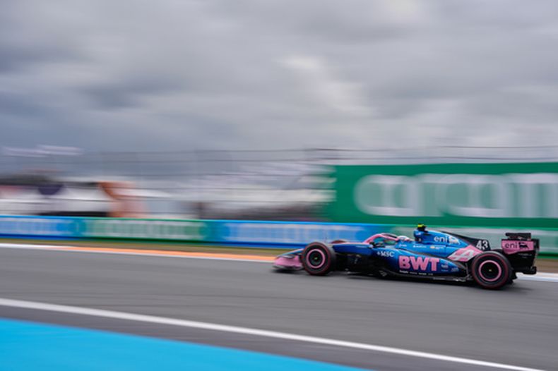 Franco Colapinto del equipo Alpine durante una práctica previo al Gran Premio de los Países Bajos, el viernes 21 de agosto de 2026, en Zandvoort, Holanda. (AP Foto/Darko Bandic)