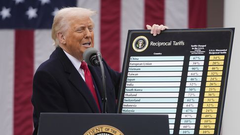 El presidente estadounidense Donald Trump durante un evento para anunciar aranceles nuevos en la Rosaleda de la Casa Blanca, en Washington, el miércoles 2 de abril de 2025. (AP Foto/Mark Schiefelbein)
