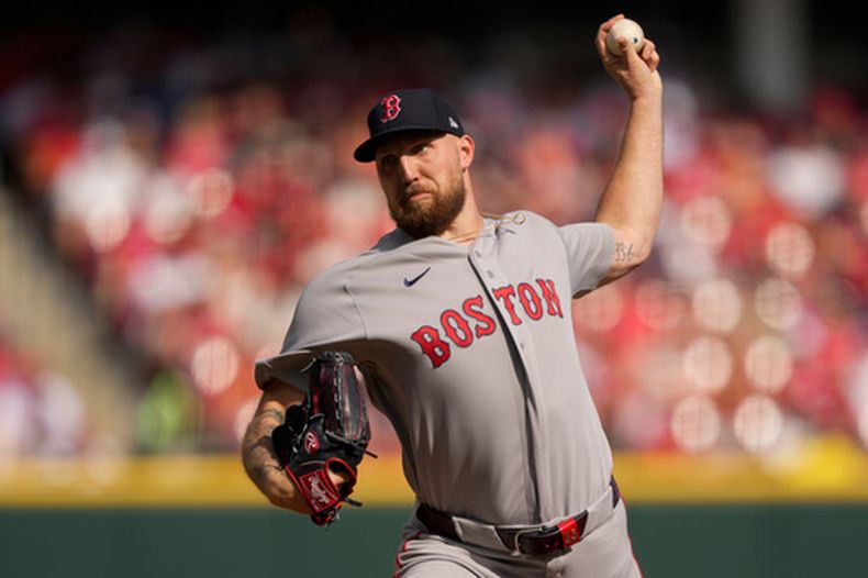 Garrett Crochett, de los Medias Rojas de Boston, cumple con su apertura en el día inaugural de la campaña, el jueves 26 de marzo de 2026, ante los Rojos en Cincinnati (AP Foto/Carolyn Kaster)