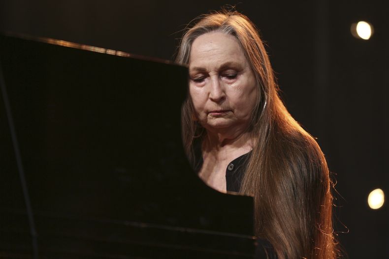 ARCHIVO - Bobbie Nelson se presenta en el Heartbreaker Banquet el 19 de marzo de 2015, en Spicewood, TX. (Foto Rich Fury/Invision/AP, archivo)