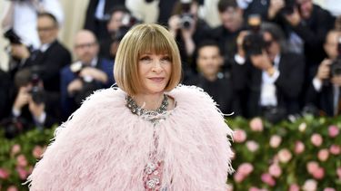 ARCHIVO - La editora de Vogue, Anna Wintour, asiste a la gala benéfica del Instituto del Vestido del Museo Metropolitano de Arte para celebrar la inauguración de la exposición Camp: Notes on Fashion el 6 de mayo de 2019 en Nueva York. El lunes 1 de mayo de 2023, el legado de Karl Lagerfeld se exhibirá en la gala del Met y en la exposición complementaria de la fiesta de recaudación de fondos estelar del Instituto del Vestido del Museo Metropolitano de Arte. Los cinco anfitriones de este año incluyen a Wintour, como es habitual, junto con Michaela Coel, Penélope Cruz, Roger Federer y Dua Lipa. (Foto Charles Sykes/Invision/AP, archivo)