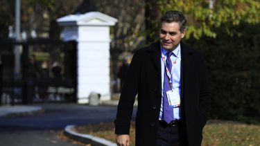 Casa Blanca restaura credencial de CNN con una advertencia