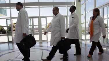 avanza demanda de medicos cubanos contra la ops