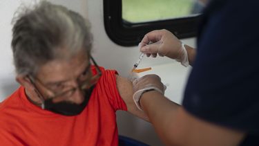 Puerto Rico exige a empleados públicos vacuna contra COVID