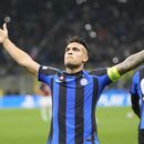 Lautaro Martínez celebra tras anotar el primer gol del Inter de Milán en el duelo de vuelta contra el AC Milan por las semifinales de la Liga de Campeones, el martes 16 de mayo de 2023. (AP Foto/Luca Bruno)