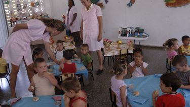preparan prohibiciones para cuentapropistas cuidadores de ninos