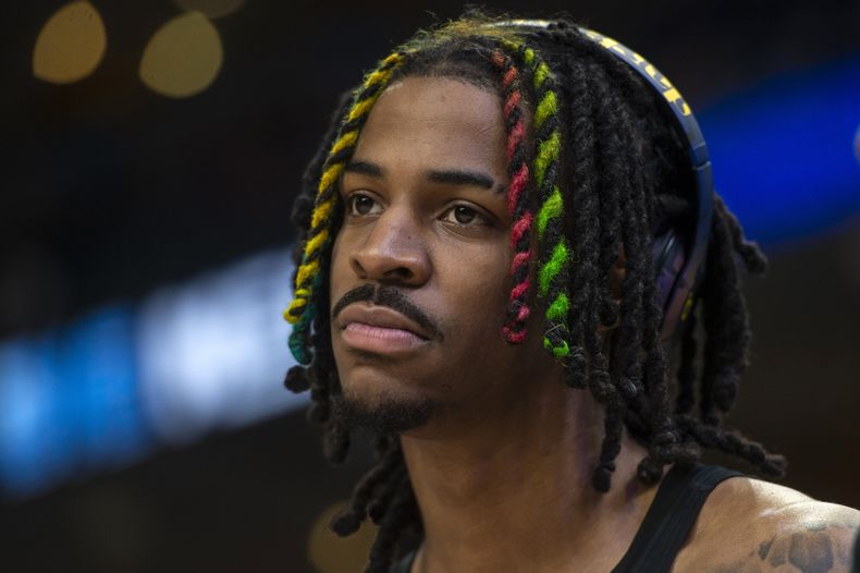 El base de los Grizzlies de Memphis Ja Morant antes del inicio del partido ante los Rockets de Houston, el miércoles 22 de marzo de 2023, en Memphis, Tennessee. (AP Foto/Brandon Dill, Archivo)