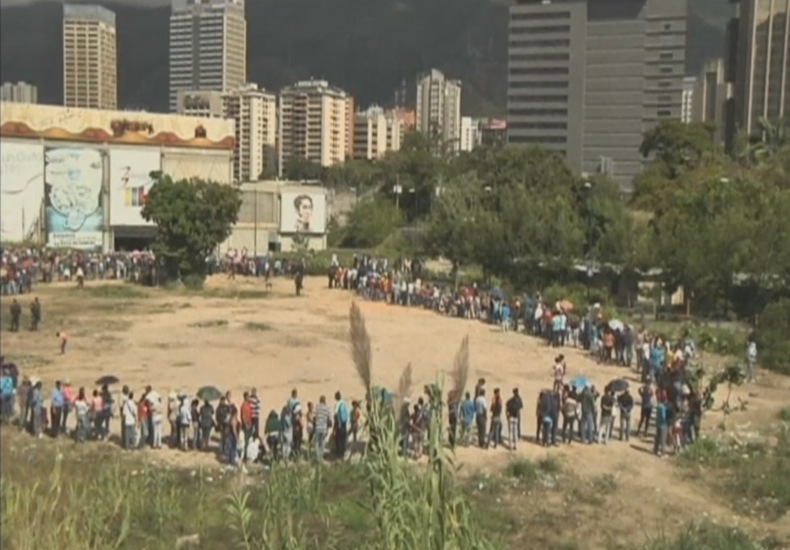 largas filas en venezuela.png