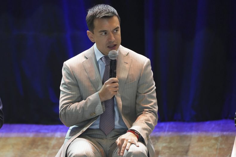 El presidente ecuatoriano Daniel Noboa asiste a un evento para ofrecer financiamiento a proyectos de tecnología en Quito, Ecuador, el jueves 23 de mayo de 2024. La Corte Constitucional de Ecuador declaró la inconstitucionalidad del último estado de excepción en siete provincias, decretado en mayo por el presidente Daniel Noboa. (AP Foto/Dolores Ochoa)