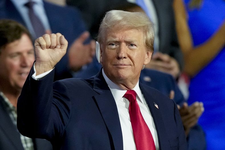 El candidato presidencial republicano Donald Trump en la Convención Nacional Republicana, el lunes 15 de julio de 2024, en Milwaukee. (AP Foto/Charles Rex Arbogast)
