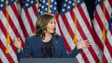 La vicepresidenta Kamala Harris hace campaña por la presidencia como posible candidata demócrata durante un acto en el West Allis Central High School el martes 23 de julio de 2024, en West Allis, Wisconsin. (AP Foto/Kayla Wolf)