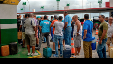 la nueva escasez de gasolina tiene paralizadas las motos en santiago de cuba