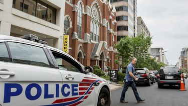 Un vehículo policial frente a la Metropolitan African Methodist Episcopal Church en Washington, el 19 de junio del 2015. (AP foto/Andrew Harnik)